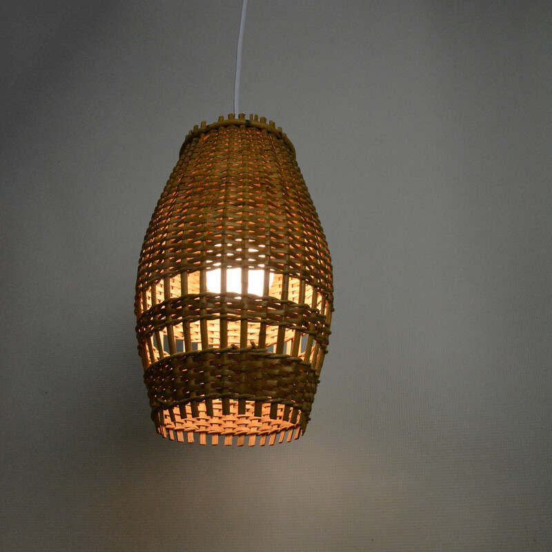 Lámpara colgante vintage de mimbre y plástico, Dinamarca años 60