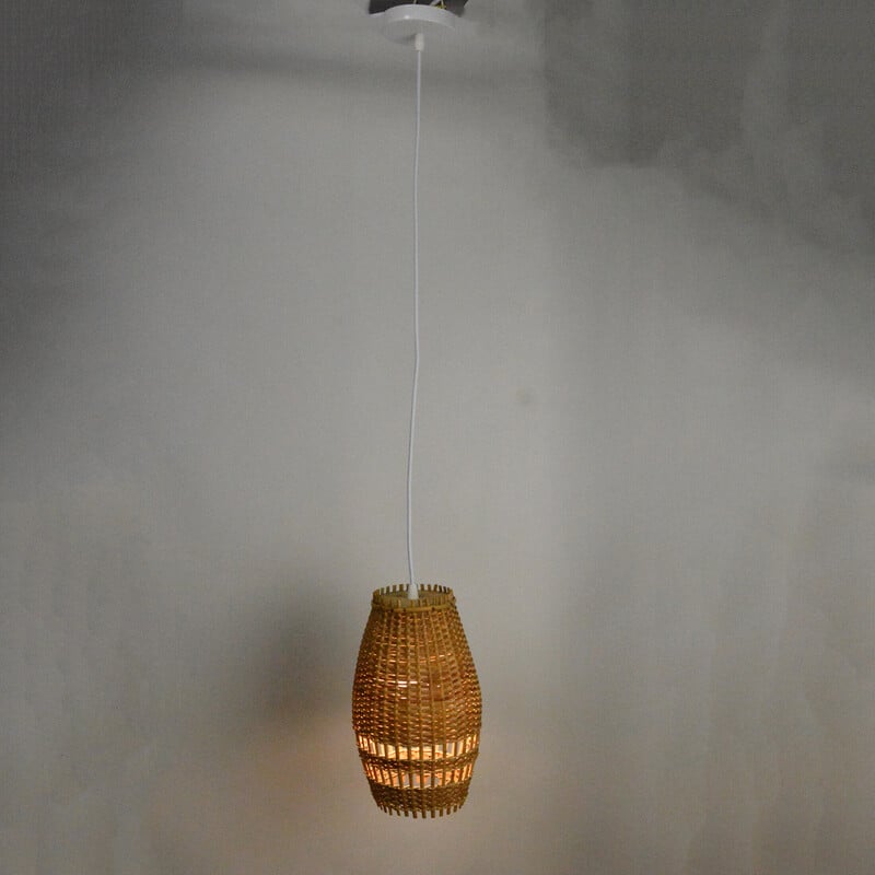 Lámpara colgante vintage de mimbre y plástico, Dinamarca años 60