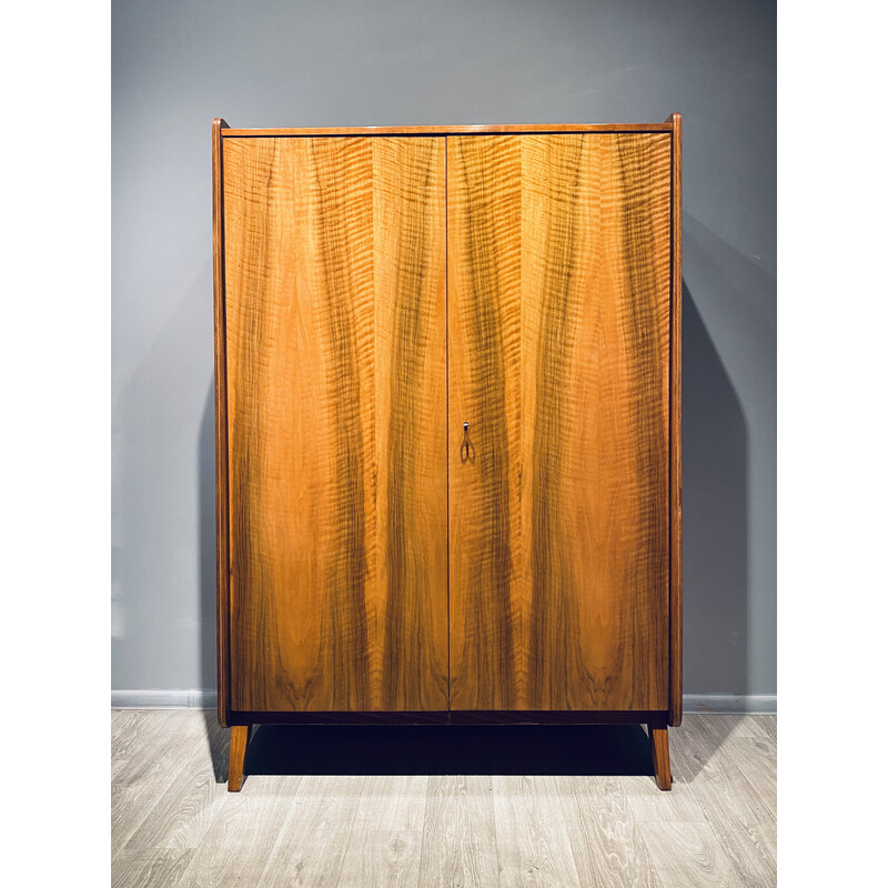 Armoire asymétrique vintage en noyer, 1960