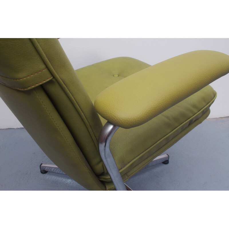 Vintage swivel chair in olive green leather and chrome, 1970s