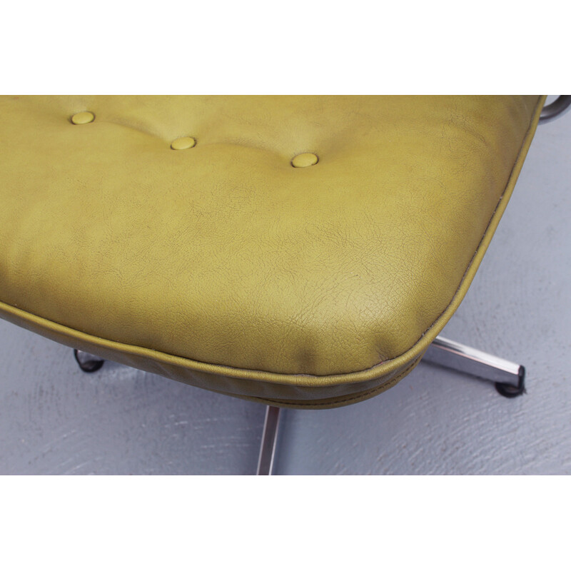 Vintage swivel chair in olive green leather and chrome, 1970s