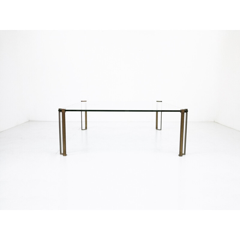Table basse en laiton et en verre de Peter Ghyczy  - 1970
