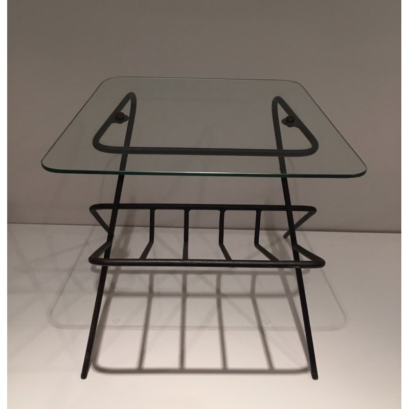 Vintage magazine rack in black lacquered metal and glass top, 1950