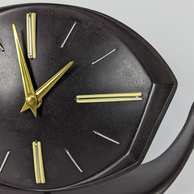 Horloge vintage en bakélite et laiton par Prim, Tchécoslovaquie 1950