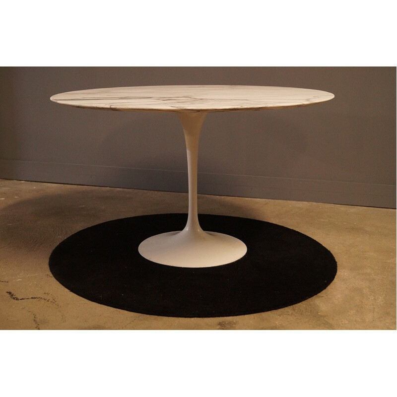 White marble table by Eero Saarinen for Knoll - 1970s