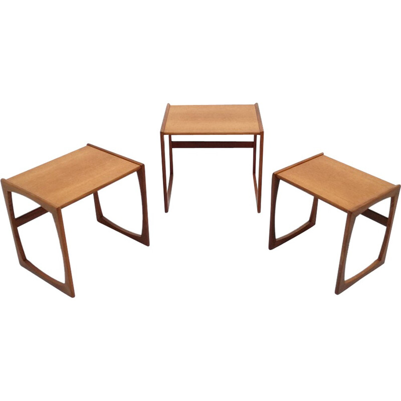 Ensemble de trois tables gigognes en teck modèle Quadrille de R.Bennett pour G-PLAN - 1960