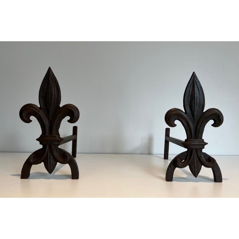 Pair of vintage andirons with fleur-de-lis in cast iron and wrought iron, 1970