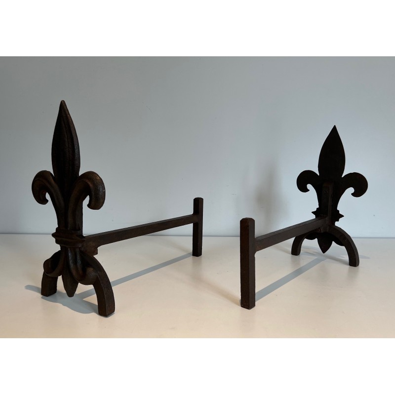 Pair of vintage andirons with fleur-de-lis in cast iron and wrought iron, 1970