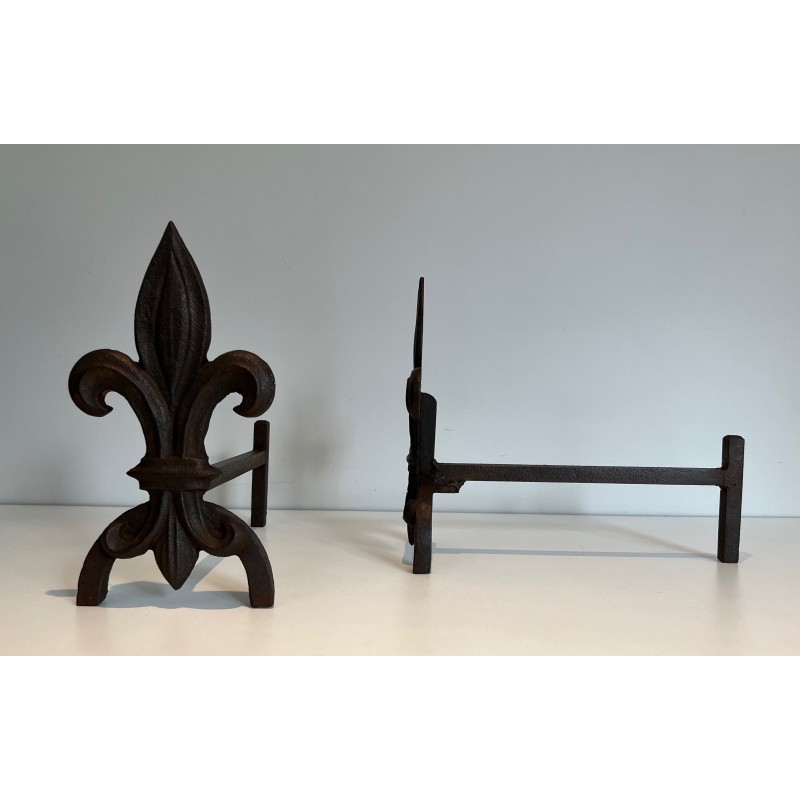 Pair of vintage andirons with fleur-de-lis in cast iron and wrought iron, 1970