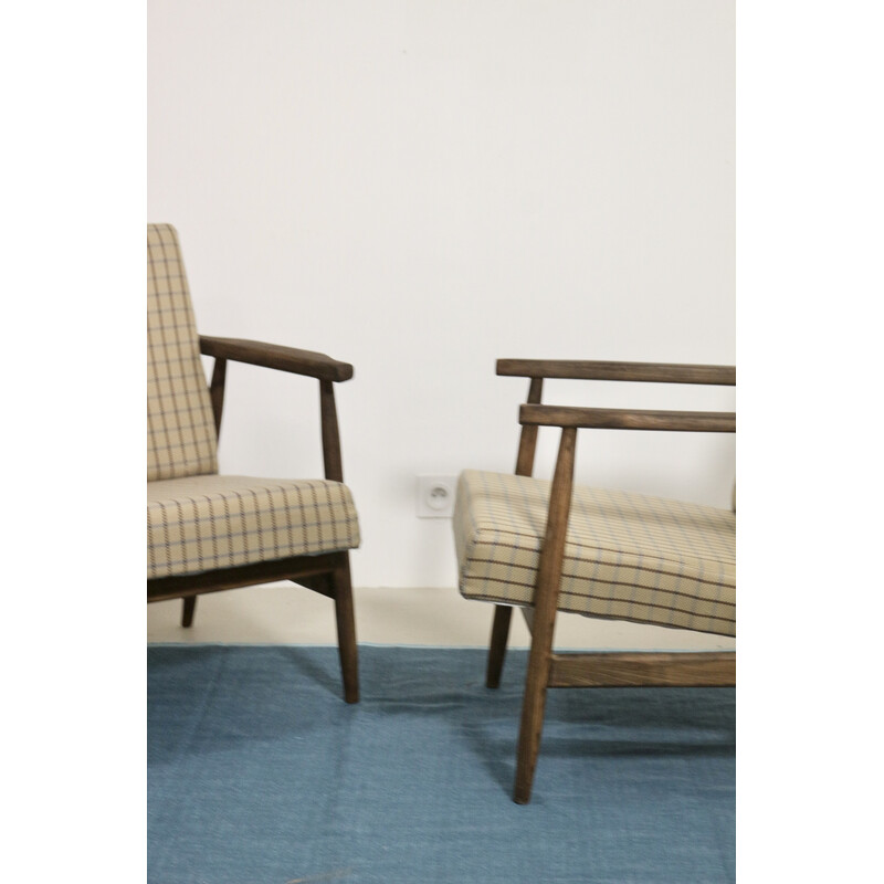 Paire de fauteuils vintage en bois et tissu carreaux par Henryk Lis, 1970