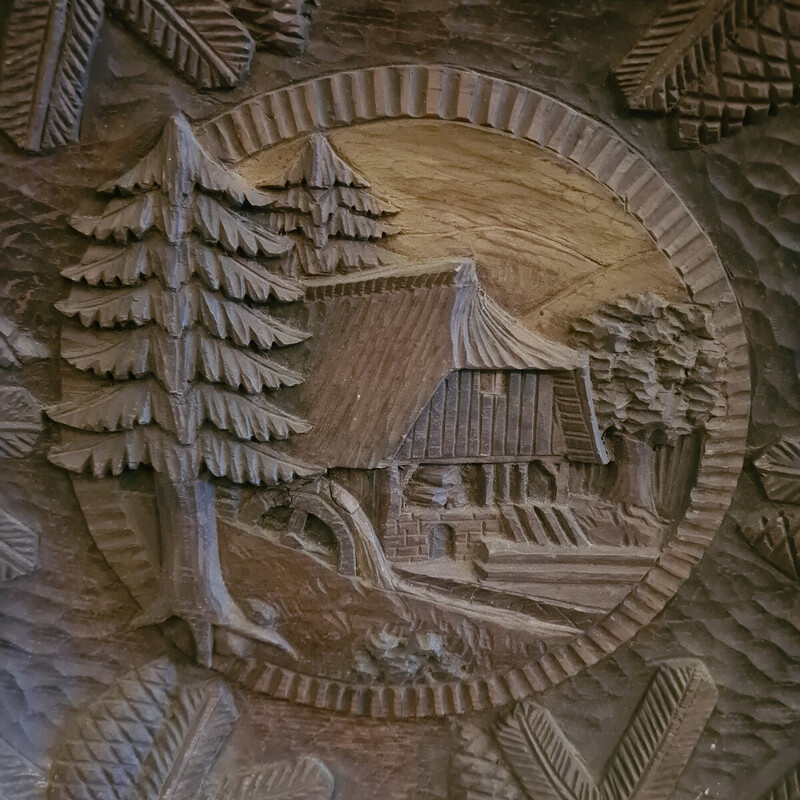 Escultura Vintage com imagem de madeira