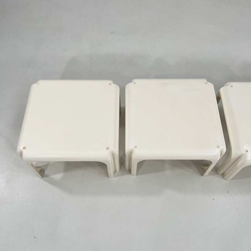 Set di 4 tavolini vintage Elena impilabili in plastica bianca di Vico Magistretti per Artemide, anni '70