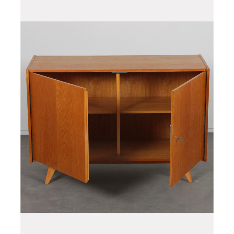 Commode vintage U-450 en chêne par Jiroutek pour Interier Praha, République tchèque 1960