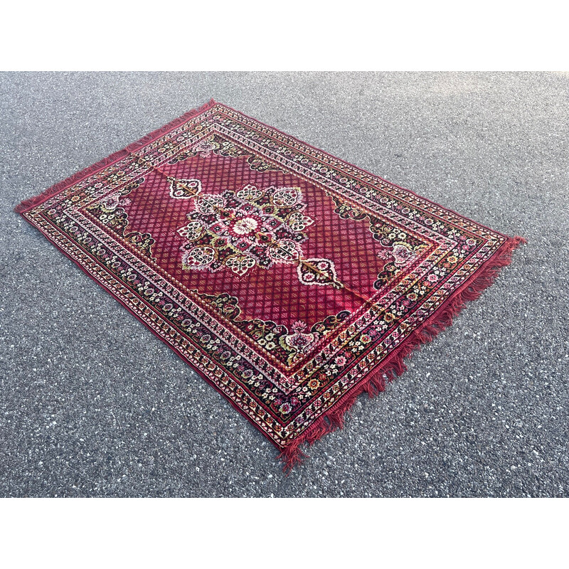 Vintage tapijt met bloemmotief