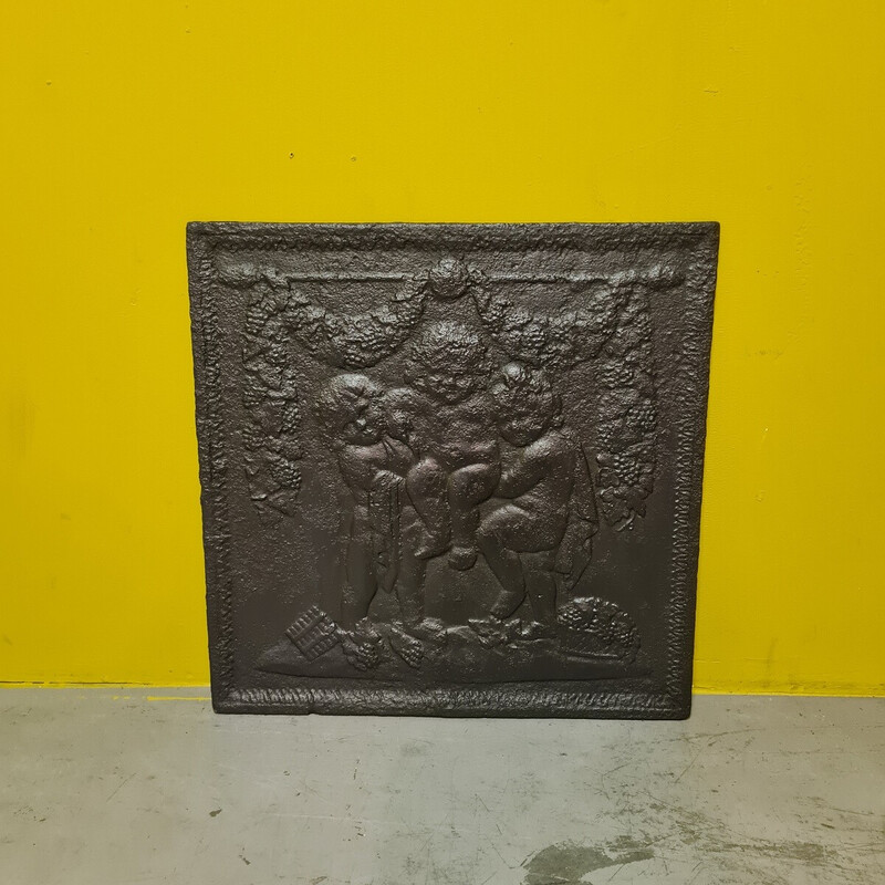 Plaque de cheminée vintage française en fonte avec putti