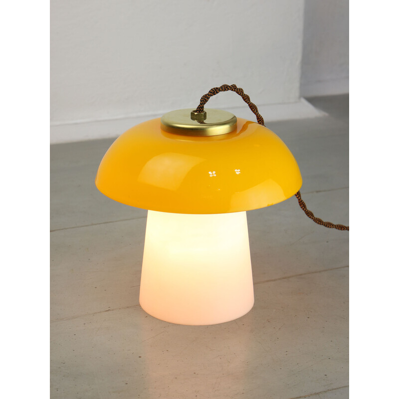 Elucidación Rítmico Negligencia médica Mid-century yellow glass and brass Mushroom table lamp