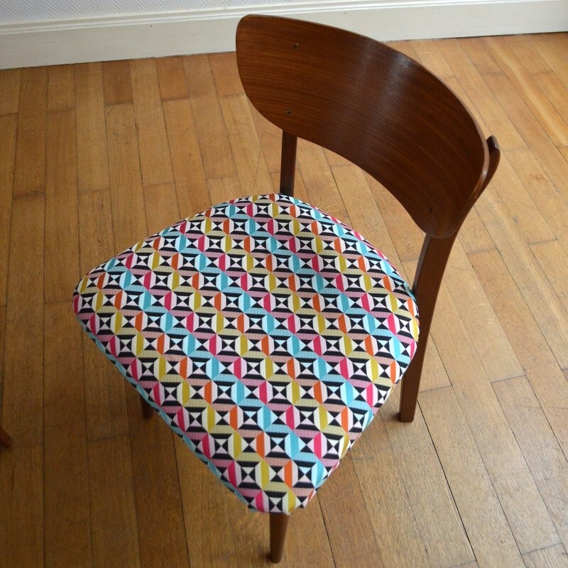 Chaise vintage en bois avec siège en tissu multicolore - 1950 