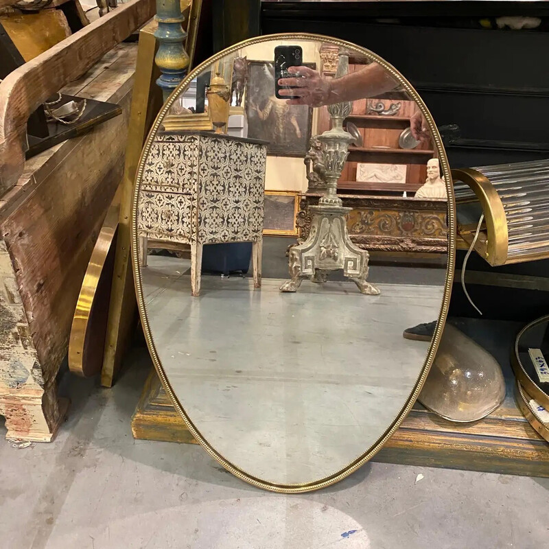 Espelho oval italiano de latão, meados do século 1960