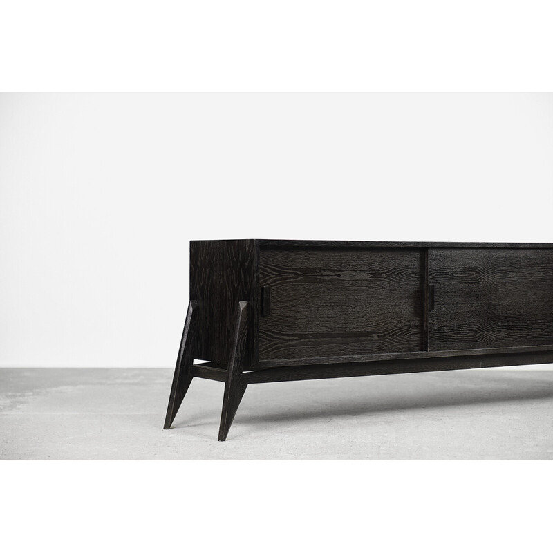 Credenza nera di metà secolo in legno di quercia bruciato scandinavo, anni '60