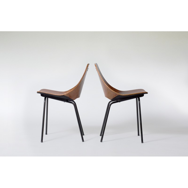 Paire de chaises Tonneau vintage en cuir brun et métal de Pierre Guariche pour Maison du Monde, 1950