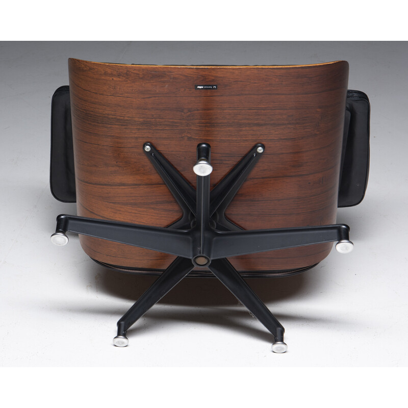 Sedia lounge vintage con poggiapiedi di Ray e Charles Eames per Herman Miller, USA 1977