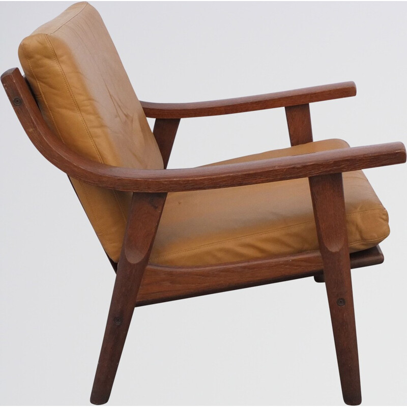 GE 530 armchair in walnut, Hans WEGNER - 1970s