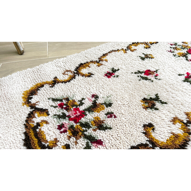 Vintage rug in pure wool with flowers, 1970