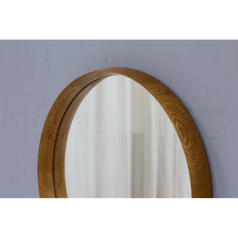 Specchio da parete scandinavo in legno di quercia vintage di Uno e Östen Kristiansson per Luxus, Svezia, 1950