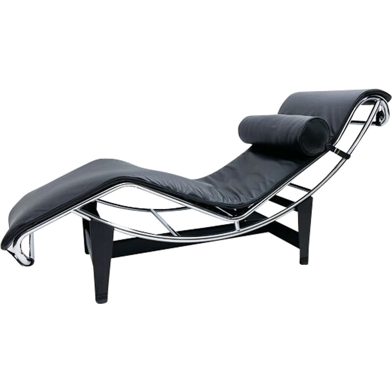 Vintage lounge chair Lc4 in black leather by Le Corbusier for Cassina