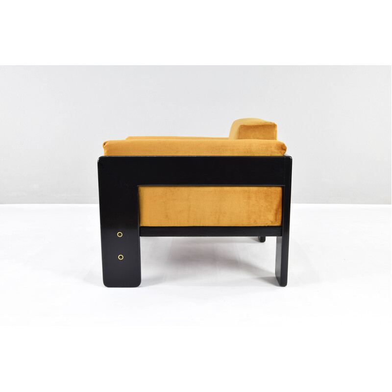 Bastiano fauteuil van fluweel en hout van Afra en Tobia Scarpa voor Gavina, 1960.