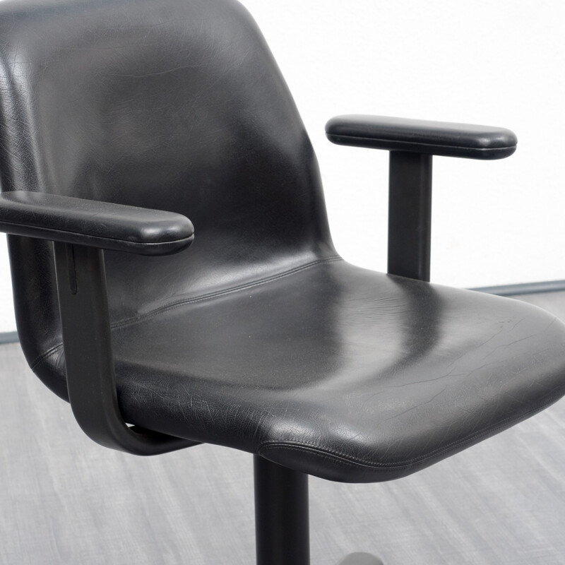 Leather desk armchair in leather produced by Knoll International - 1950s