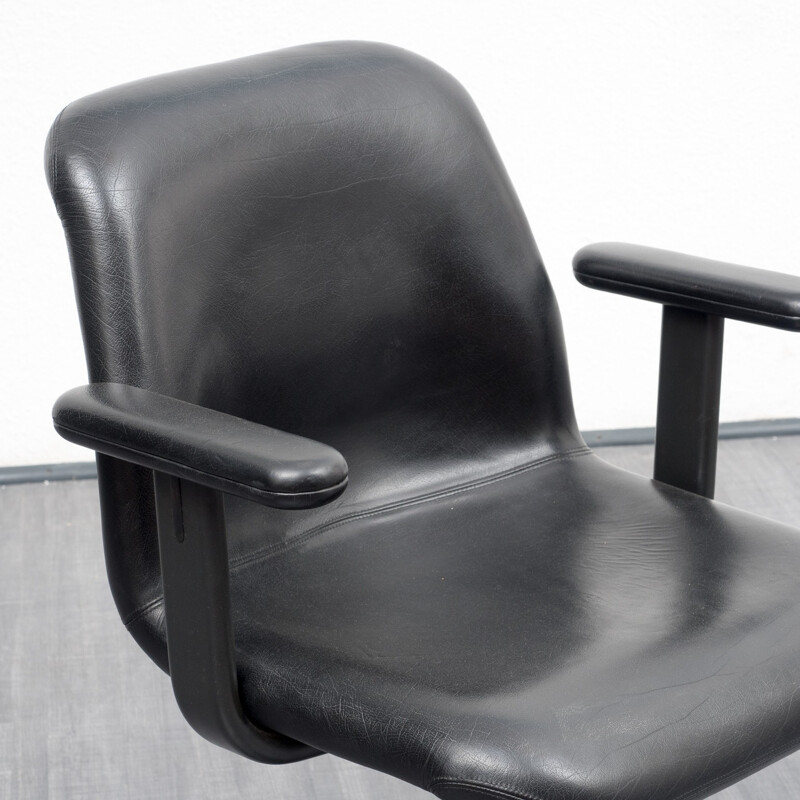 Leather desk armchair in leather produced by Knoll International - 1950s