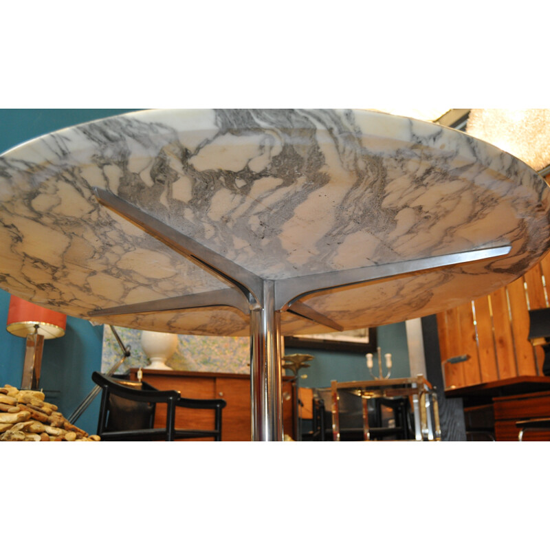 Round dining table in marble - 1970s