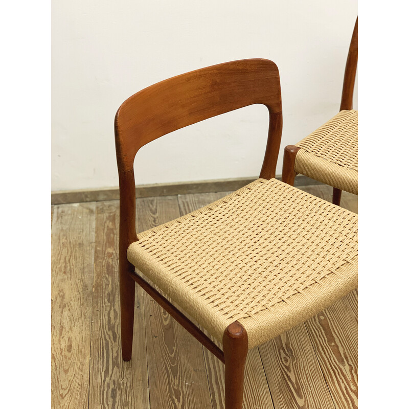 Par de cadeiras modelo de meados do século 75 em teca de Niels O. Møller para J.L. Moller, 1950