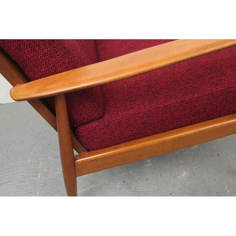 Sillón vintage de madera y tela roja, 1950