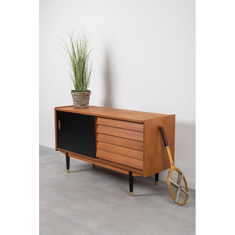 Aparador vintage escandinavo con puerta corredera negra de Nils Jonsson Sideboard para Hugo Troeds, años 60