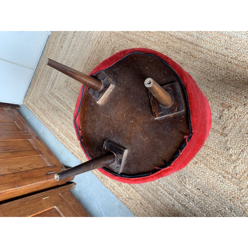 Ein Paar Vintage-Poufs aus Holz und Stoff mit rot-schwarzem Schachbrettmuster