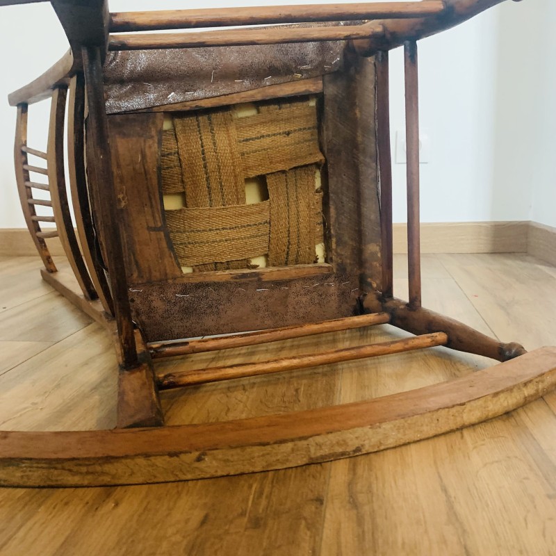 Chaise à bascule vintage en bois