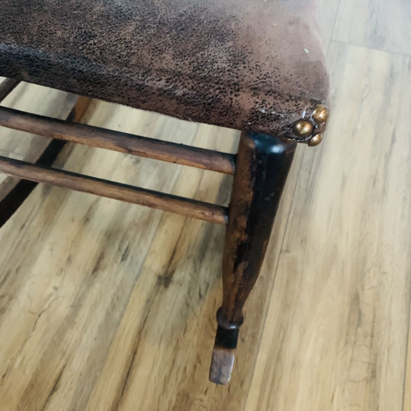 Sedia a dondolo in legno vintage