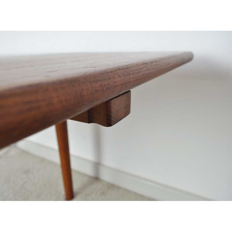 Vintage coffee table in solid teak and oakwood by Hans J. Wegner for Getama