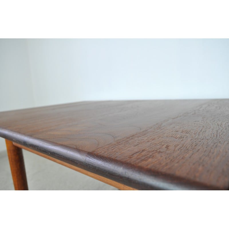 Vintage salontafel in massief teak- en eikenhout van Hans J. Wegner voor Getama