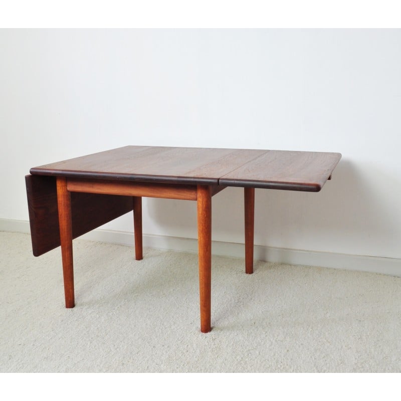 Vintage coffee table in solid teak and oakwood by Hans J. Wegner for Getama