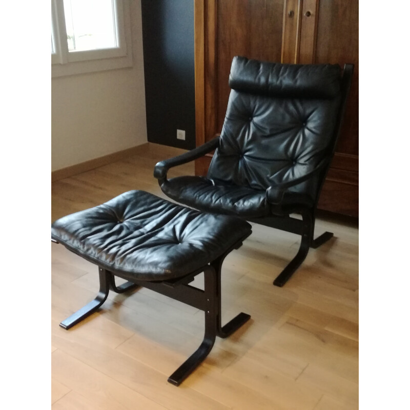 Scandinavian armchair in black leather and ottoman Ingmar Relling - 1970s