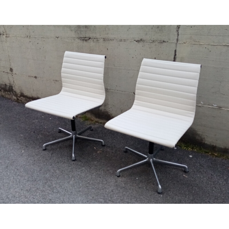 Ein Paar Vintage-Stühle Ea108 von Charles und Ray Eames für Icf, Italien 1980