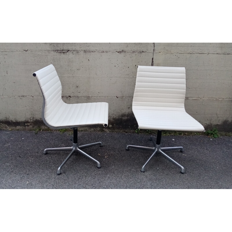 Ein Paar Vintage-Stühle Ea108 von Charles und Ray Eames für Icf, Italien 1980