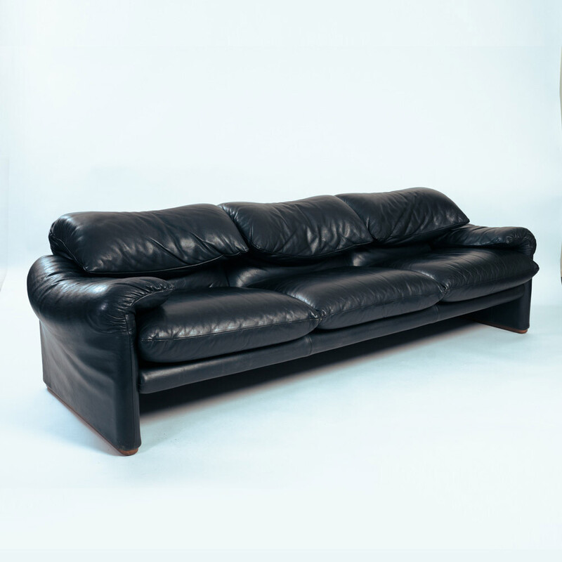 Vintage Italian black leather Maralunga sofa by Vico Magistretti for Cassina