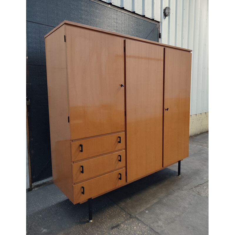 Armoire vintage en bois par André Simard