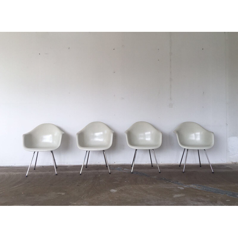 Herman Miller Dax Fiberglass chairs With 4-Leg Base by Charles and Ray Eames - 1980s