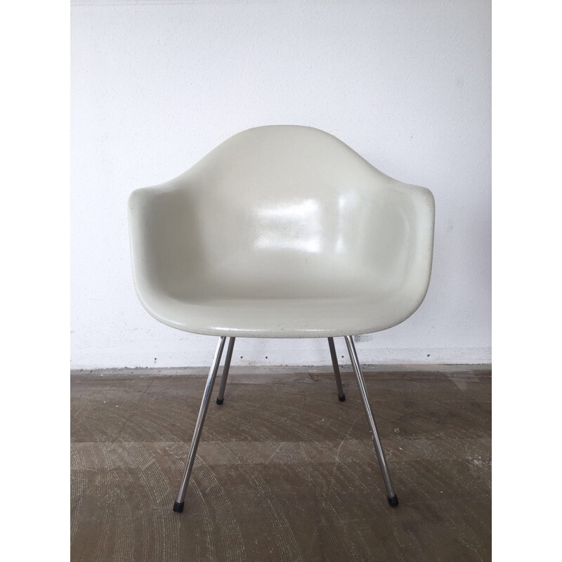 Herman Miller Dax Fiberglass chairs With 4-Leg Base by Charles and Ray Eames - 1980s