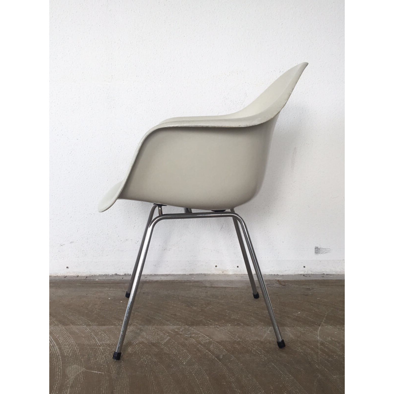 Herman Miller Dax Fiberglass chairs With 4-Leg Base by Charles and Ray Eames - 1980s